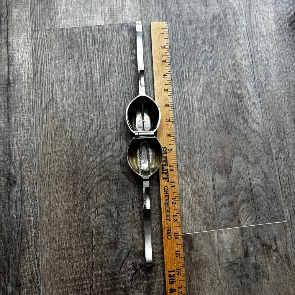 Vintage Walnut Shaped Silver Metal Nutcracker Heavy Duty Kitchen‎ Tool 8.5